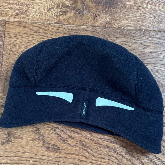 Black Nike Men's Skullcap Fleece Hat - Picture 4 of 4